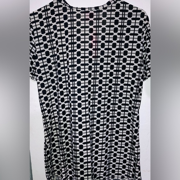 *New* Abstract Shirt - Picture 3 of 5